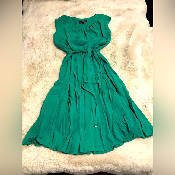 Jones New York Kelly Green Pleated Midi Dress - Picture 2 of 2